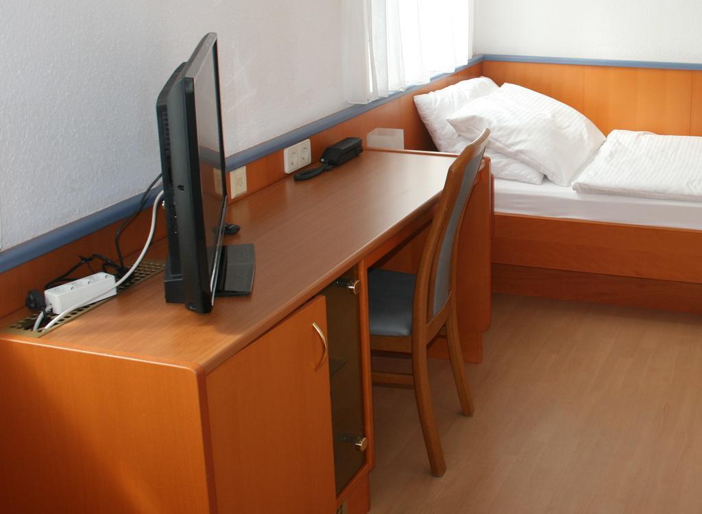 Sporthotel Podersdorf Podersdorf am See Pokoj fotografie